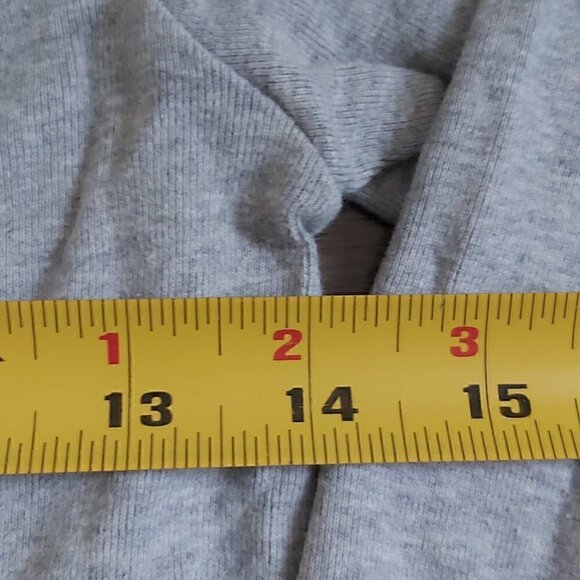 Kirkland Signature Boys Light Gray Red Trim Graphic Long Sleeve Top - Size 10 - Picture 3 of 6